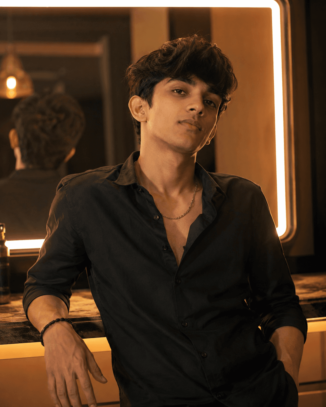 Stunning Golden Mirror Portrait That Looks Like a Real Photoshoot